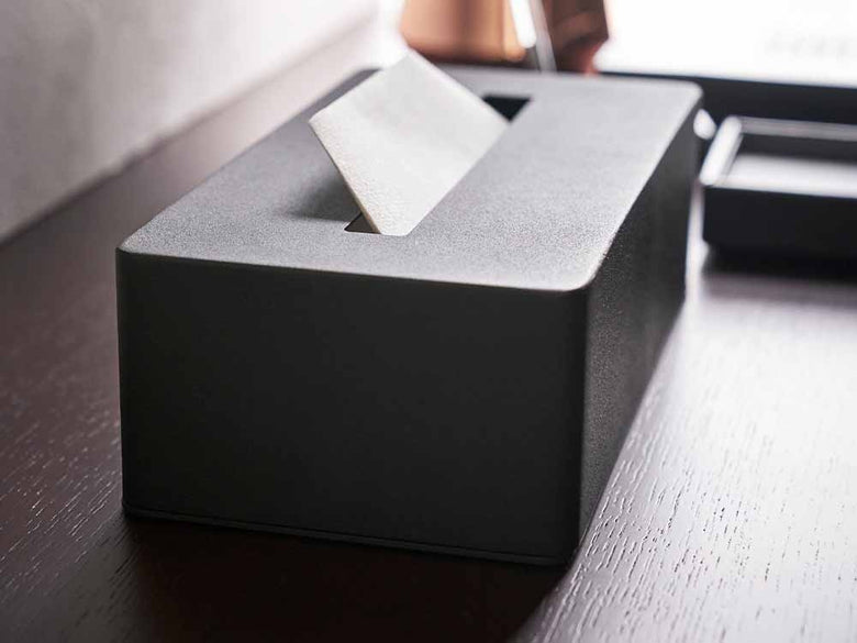 YAMAZAKI/toscaのシルバータワー型ティッシュボックス