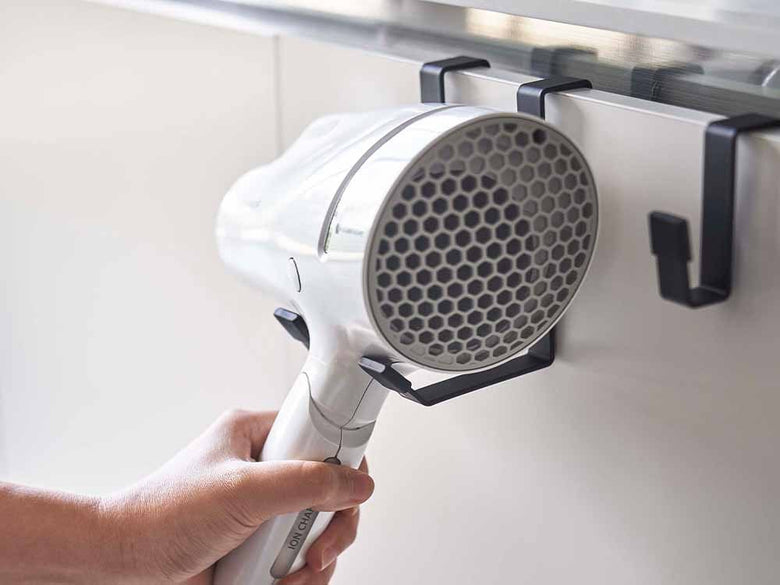 YAMAZAKI/towerのスチール製銀色ドライヤーハンガー