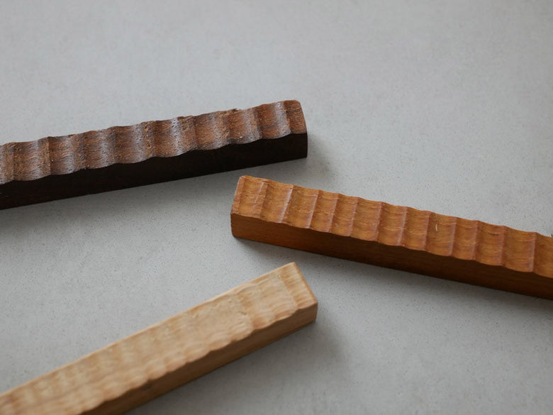 Hinata Life製木製カトラリーレスト「しのぎ」