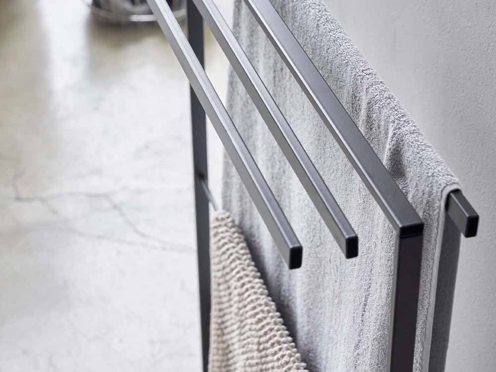 山崎タワー製スリムな横掛けバスタオルハンガー