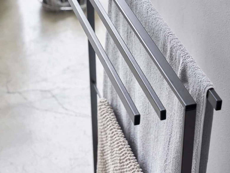 山崎タワー製スリムな横掛けバスタオルハンガー