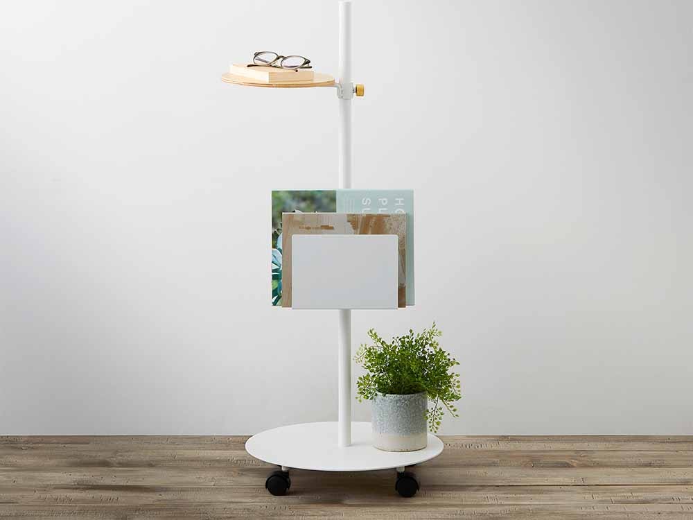 ドローアラインブックラックと花鉢、ランプ