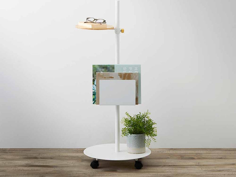 ドローアラインブックラックと花鉢、ランプ