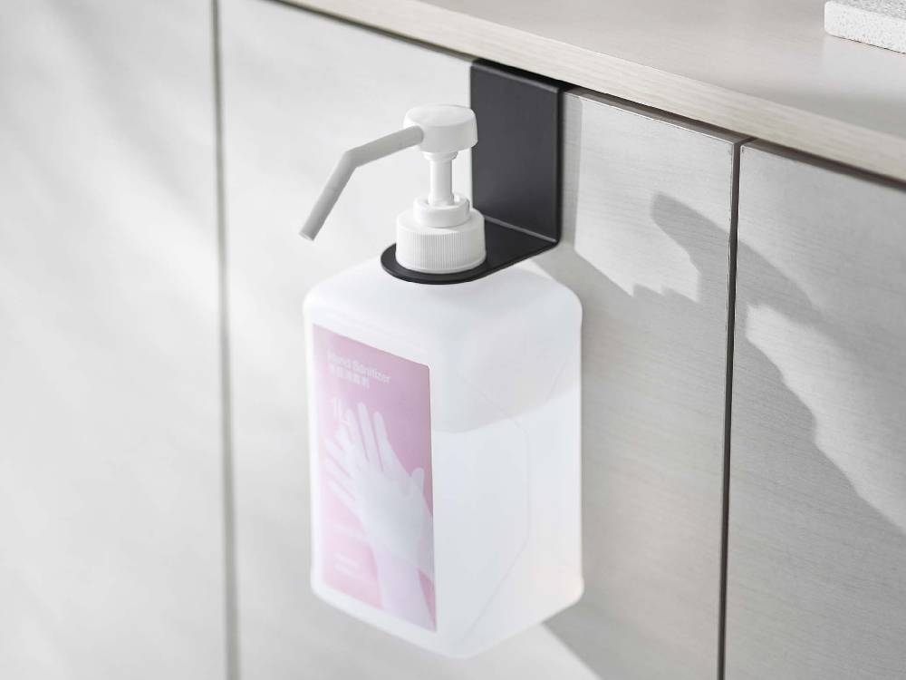 スマートのブラック引っかけ式アルコール除菌ボトルホルダー