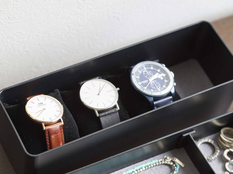 RINのトレー付きスリム時計ケースとアナログ時計