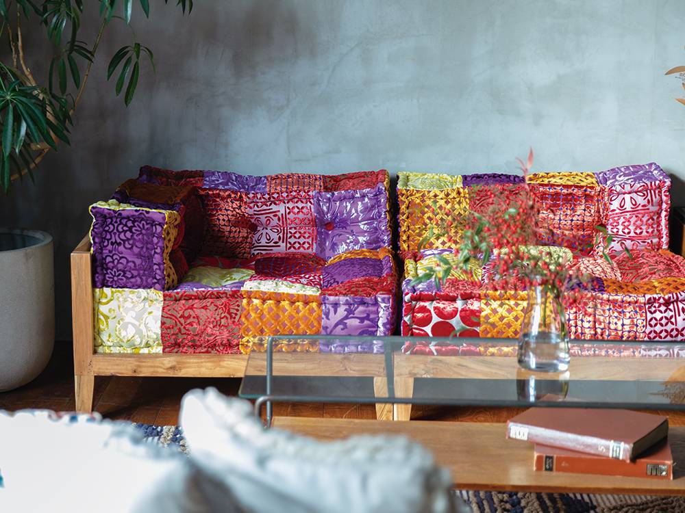 黄色とピンクのパッチワーククッション