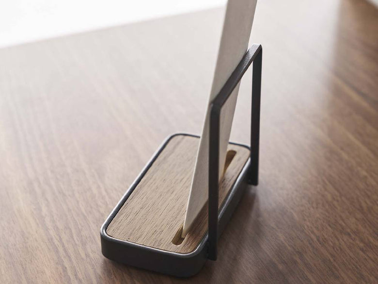 towerブランドのスチールと木製神札スタンド