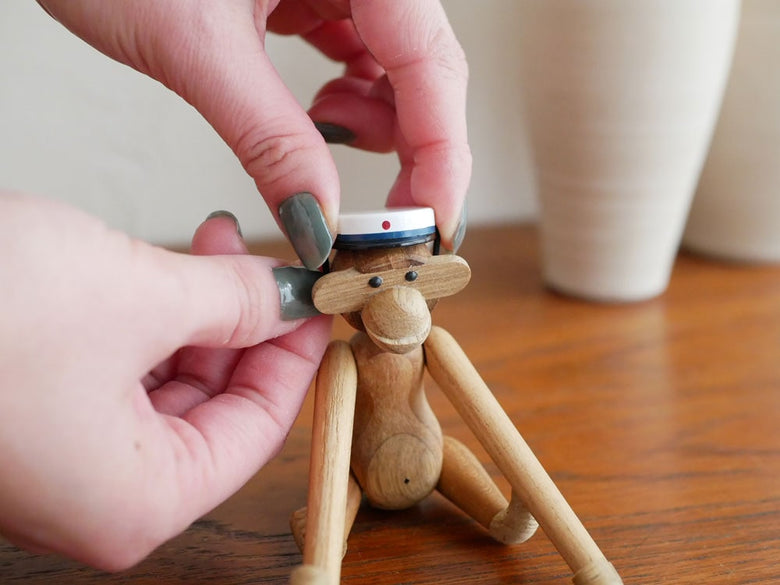 KAY BOJESENカイ ボイスン製スチューデントキャップ、ビーチ材塗装仕上げの木製おもちゃ