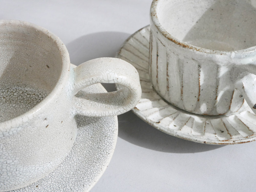 兵山窯製の陶器コーヒー碗と丸皿のセット