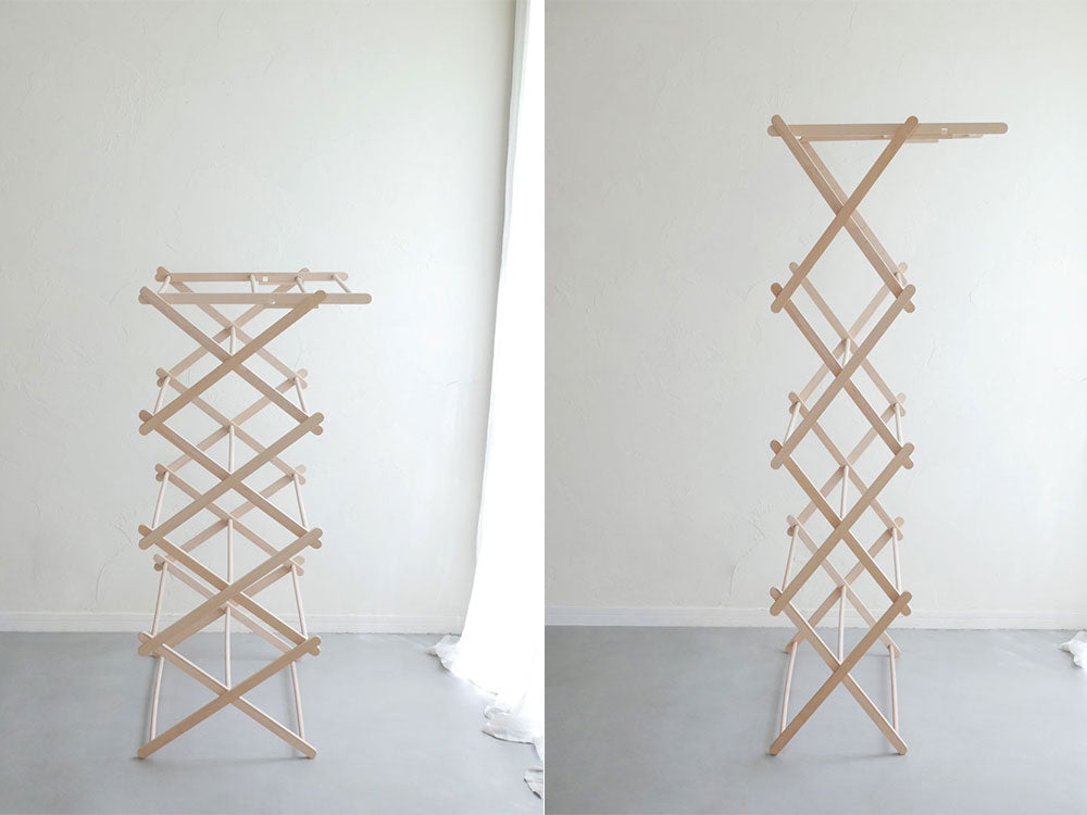 ビエルタのビーチウッド製クロスドライヤーが組み立てられている様子