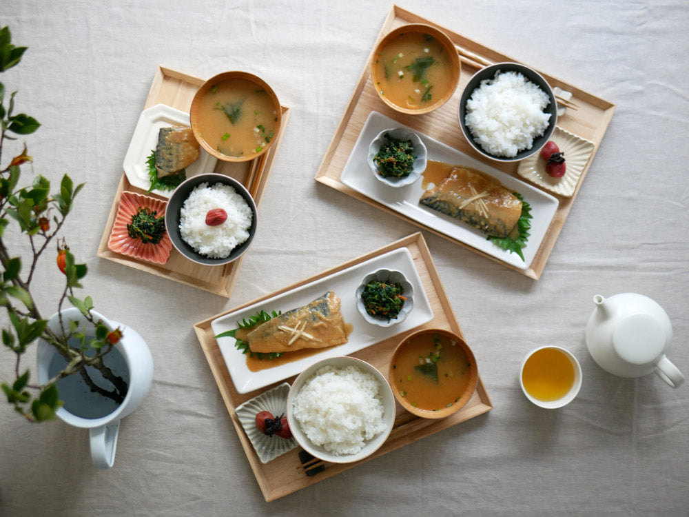 sarasa design×イブキクラフトの白色陶器ご飯茶碗、シンプルでエレガントなデザイン