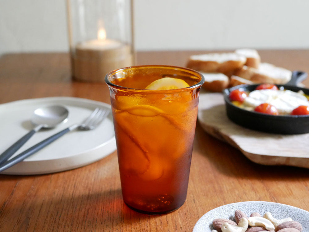 キントーキャストアンバーのグラスとジャグ