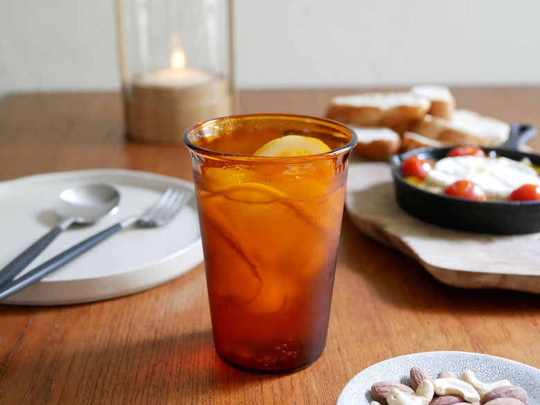 キントーキャストアンバーのグラスとジャグ