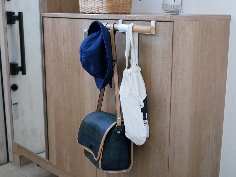 RINブランドの下駄箱扉用ランドセルリュックハンガー