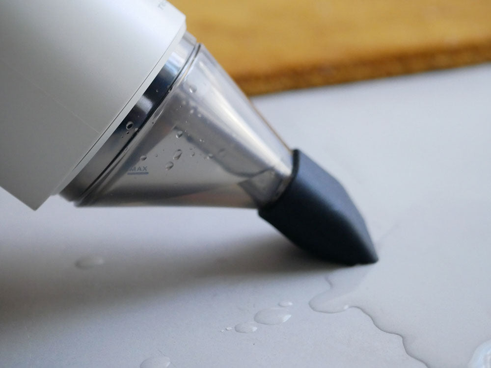 ナチュラルホワイトのrecolteコードレスクリーナー