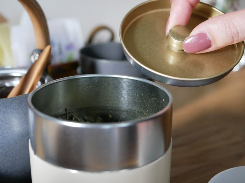 SALIU製ブリキ茶缶と山桜の茶さじセット