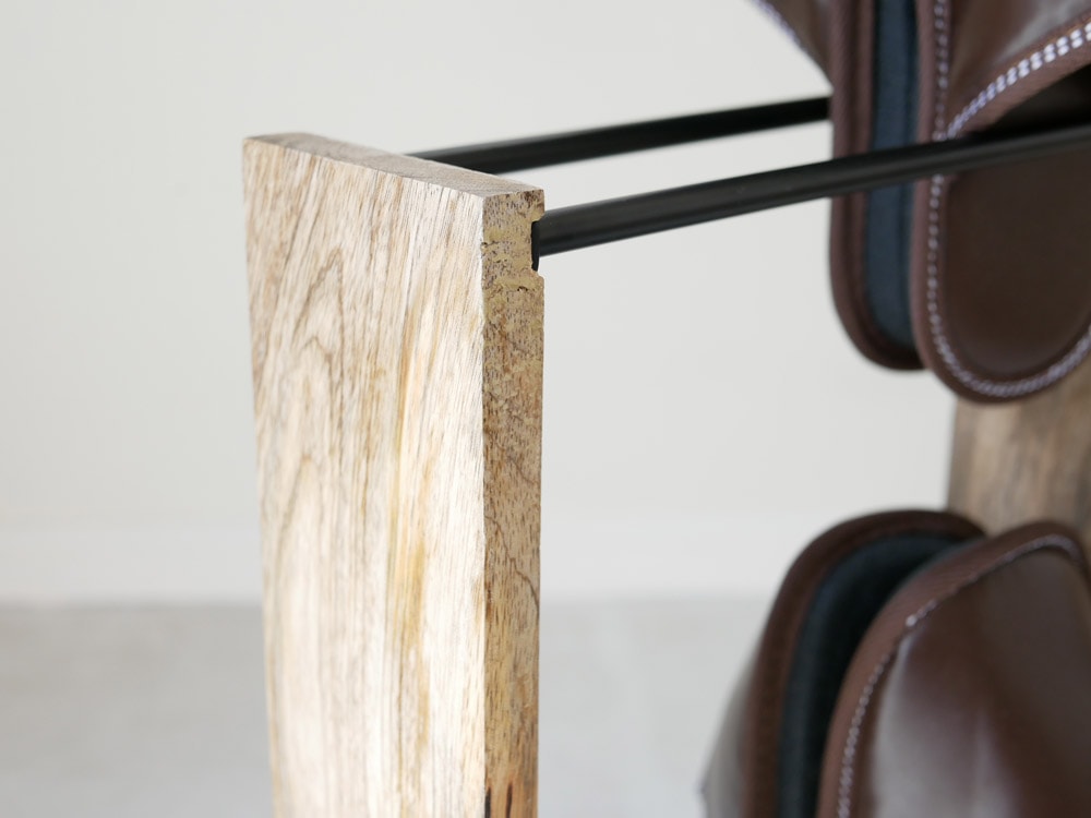 POSH LIVINGのアイアンとマンゴーウッド製スリッパラック、最大4足収納可