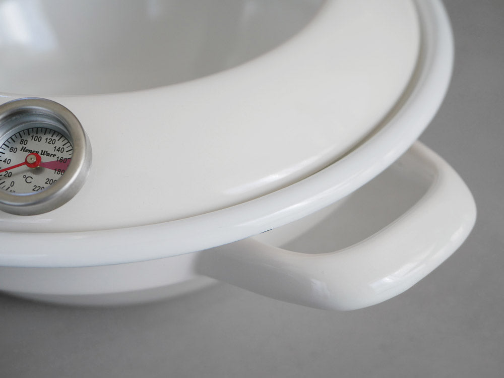 富士ホーローの天ぷら鍋本体と蓋の写真