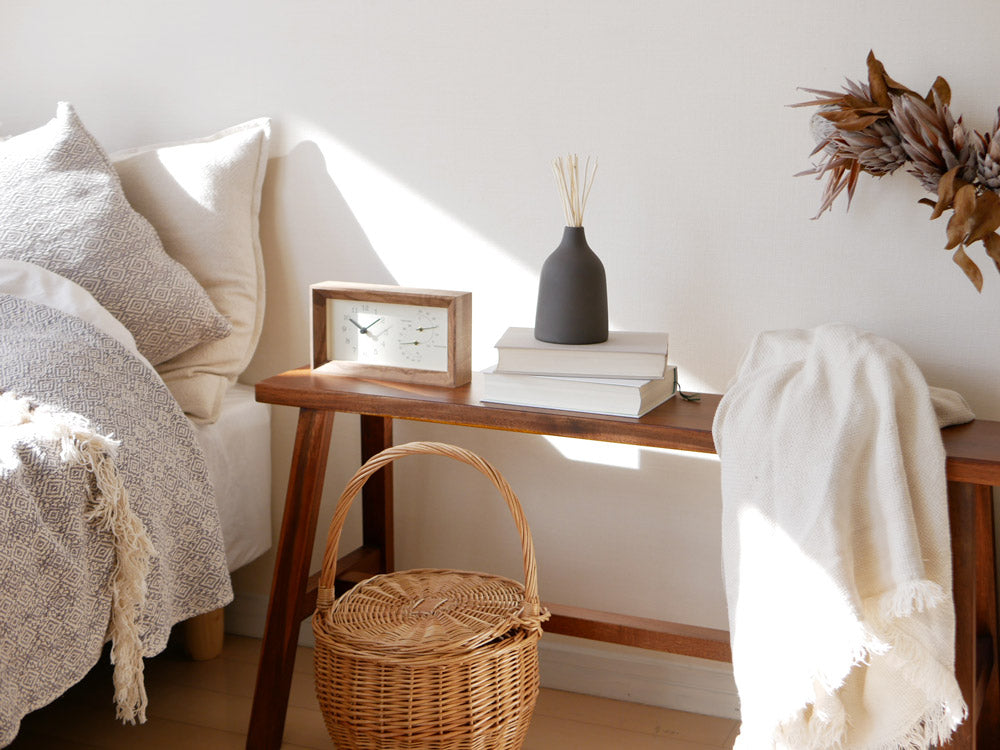 ホワイトアッシュとガラス製の温湿度計付きレムノスフレーム