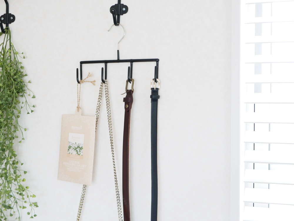 MAWAのスチール製ハンガーアクセサリー