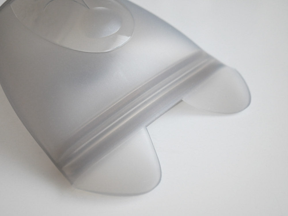 Zip Topブランドのベビースナック用シリコーン製透明容器、118mlの容量表示付きアメリカ製