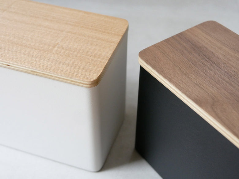 Yamazakiのスチールと木製サニタリー収納ケース