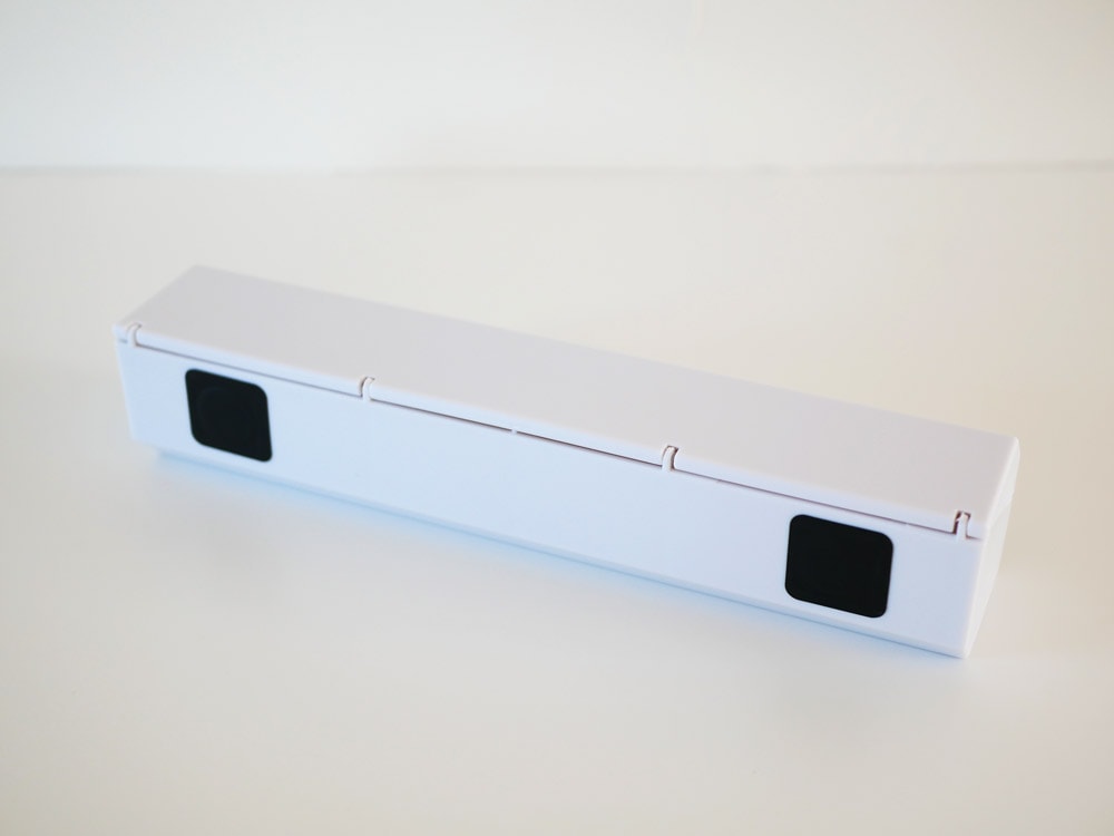 マグネット付きラップホルダー22が冷蔵庫に取り付けられている様子