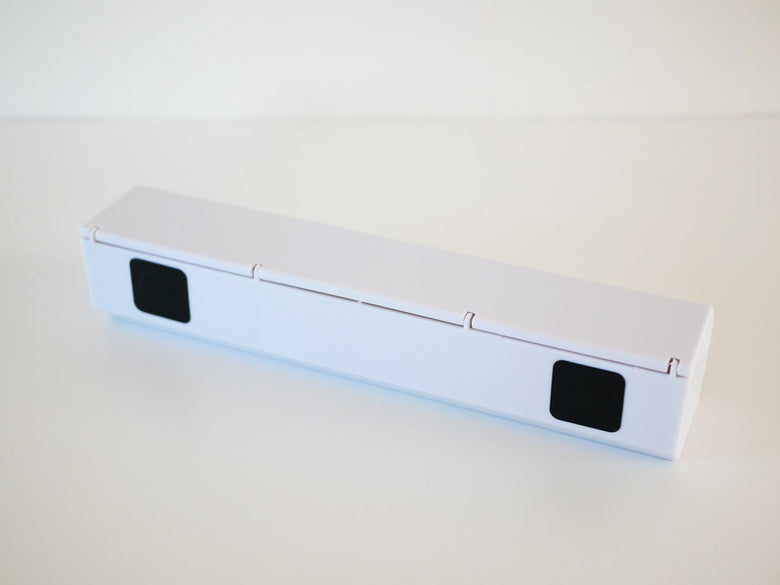 マグネット付きラップホルダー22が冷蔵庫に取り付けられている様子