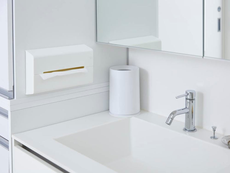 ideaco【WALL】ティッシュケースが設置されたモダンなバスルーム