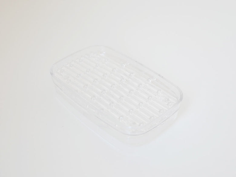 like-itシンクキャディに調理器具やトレーが収納されている様子