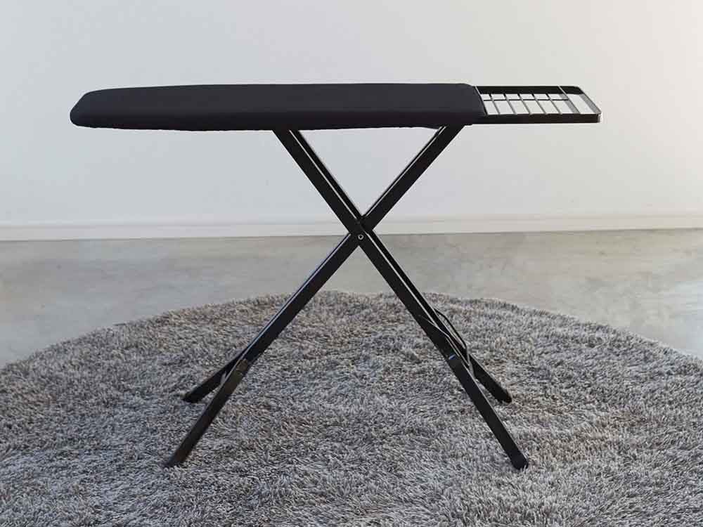 YAMAZAKIトスカスタンド式アイロン台、折りたたみ可能なテーブル付きカーボンファイバー製