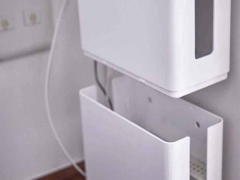 YAMAZAKI製蓋付きスリムルーター収納ケース