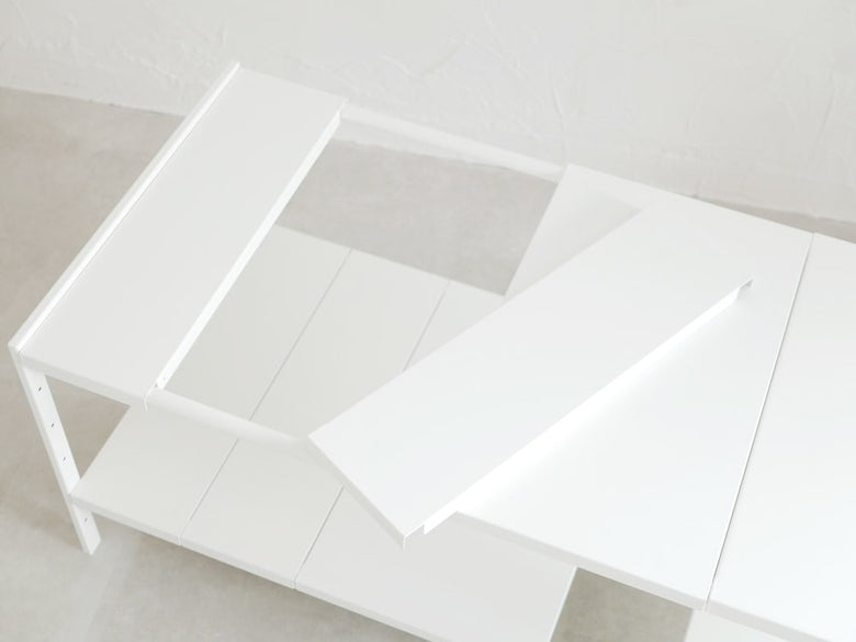 灰色スチール製の2段伸縮シンク下ラック