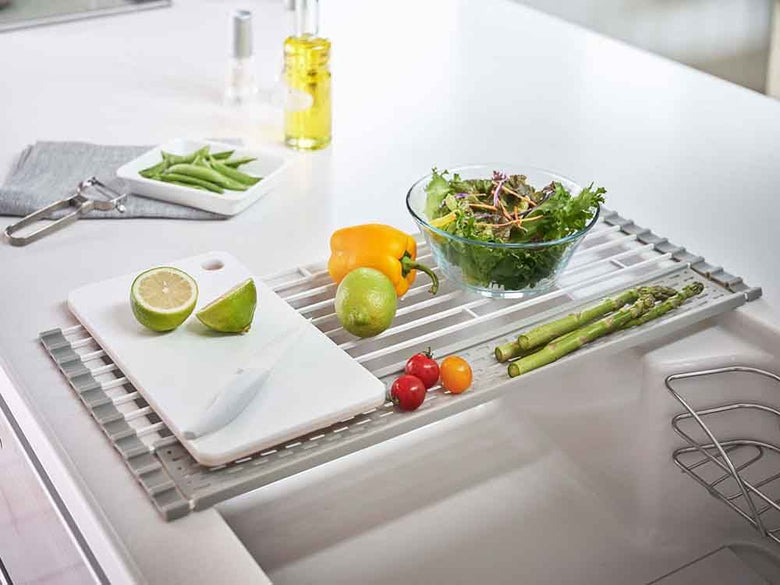 YAMAZAKIの折り畳み水切りプレートとシリコーントレー