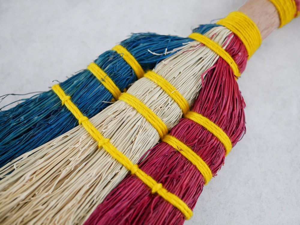 黄色の天然素材ポッシュリビングブルーム