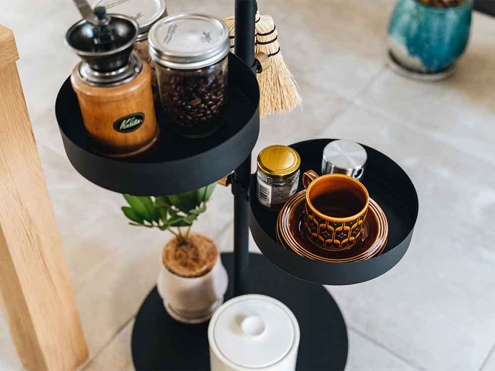 "「DRAW A LINE」020 Move Rodと棚上の花瓶やランタン"