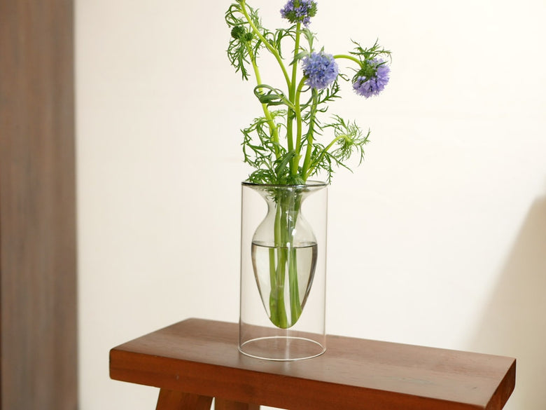 POSH LIVINGのガラス製フロートベースに生けられた花束