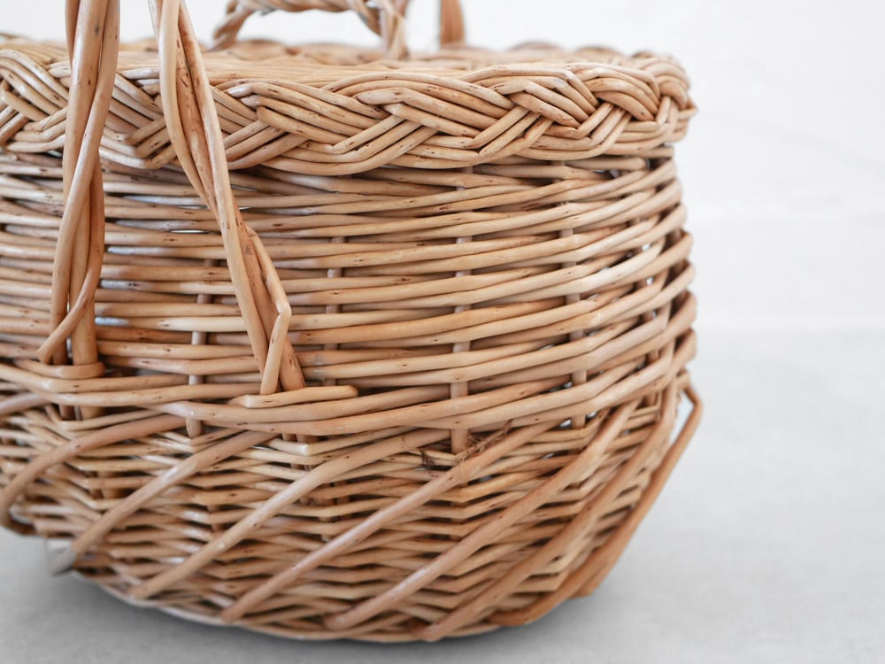 POSH LIVINGブランドの楕円形ウィッカーストレージバスケット、柳素材のハンドル付き