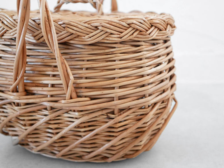 POSH LIVINGブランドの楕円形ウィッカーストレージバスケット、柳素材のハンドル付き