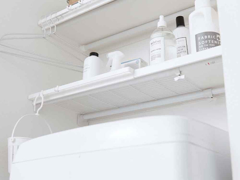 YAMAZAKIタワーの伸縮つっぱり棚板が浴室に設置