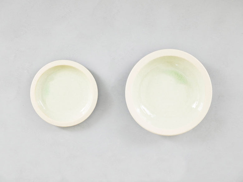 アデペシュの白い陶器製OTOHAプレート