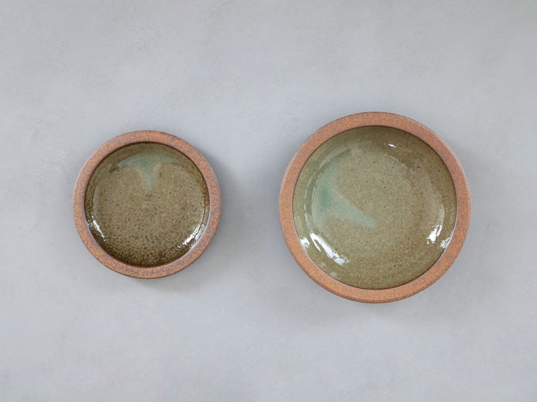 アデペシュのブラウンオーバル陶器プレート