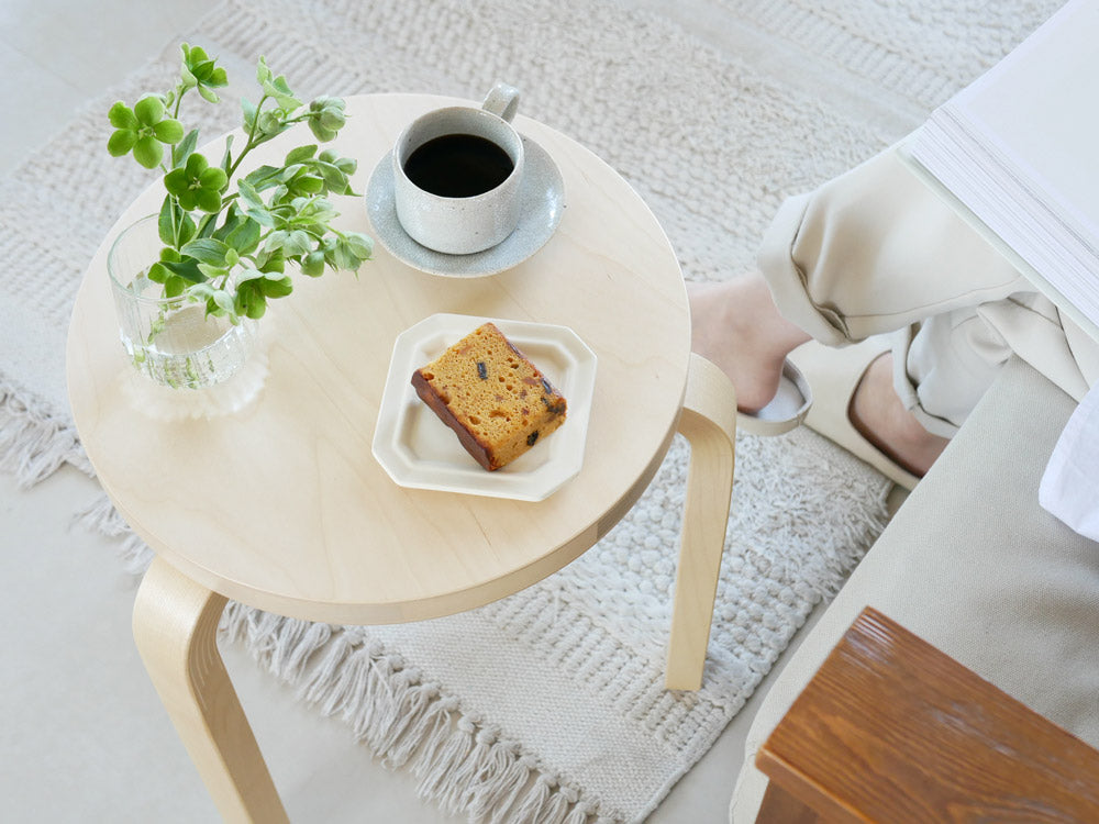 アルテックの受注生産スツール60、バーチ材とハニーステイン仕上げの木製スツール