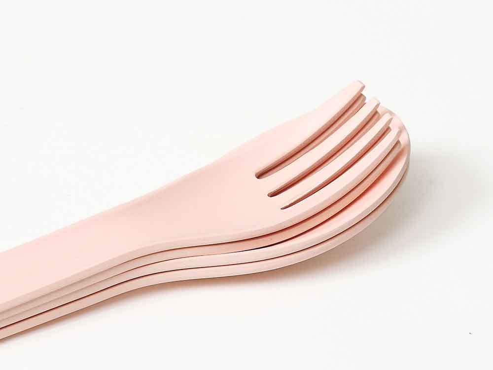 ideacoのピンクバンブーカトラリーセット、スプーンとフォーク