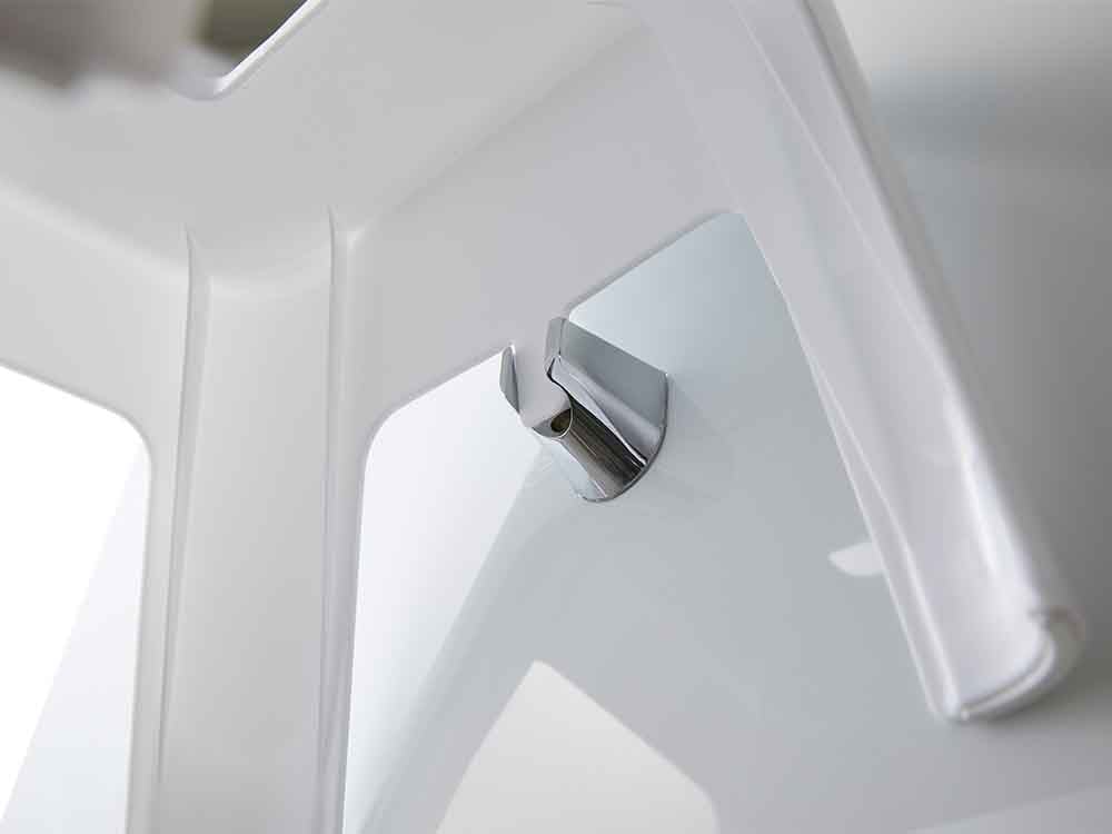 シルバーカラーのプラスチック引っ掛け風呂イス