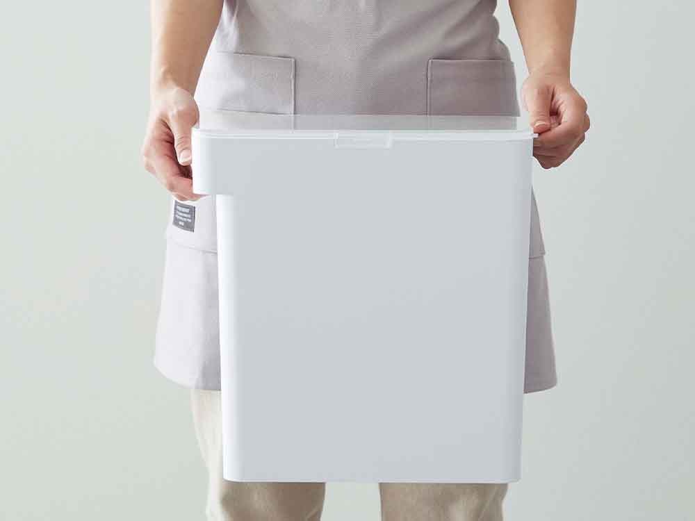 タワー密閉米びつと計量カップ