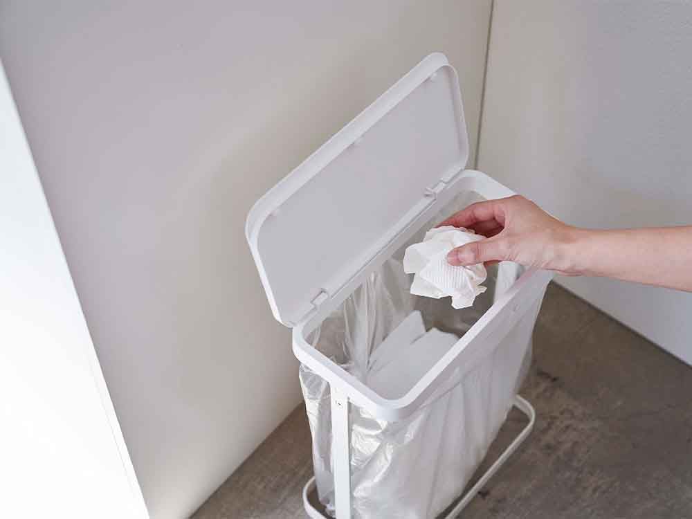 LUCEの銀色スチール製分別ゴミ袋ホルダー、蓋と取っ手付き