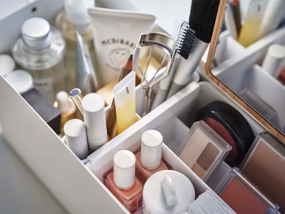 YAMAZAKIタワーメイクボックスと化粧品収納