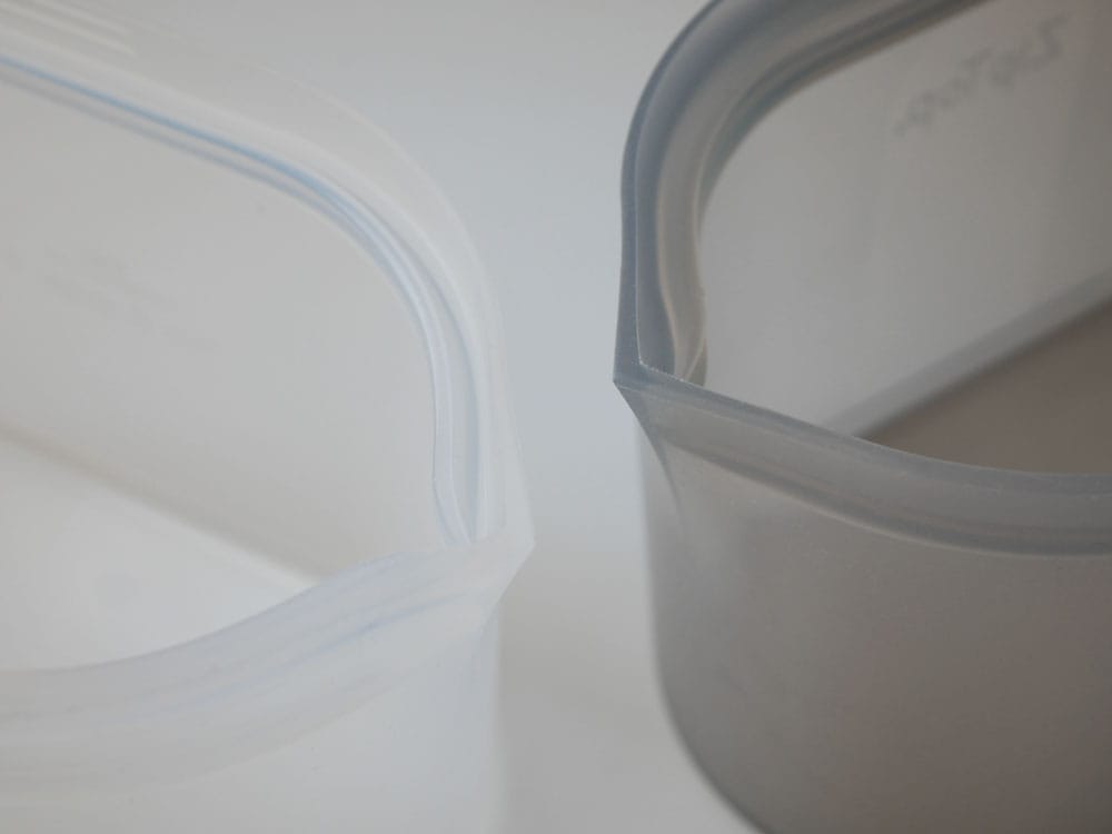 透明なプラスチック製フードストレージコンテナにシルバー蓋が付いたZip Topのジップトップディッシュ