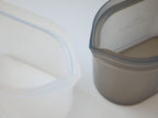 シルバーの蓋が付いた透明なプラスチック製のZip Topジップトップディッシュフードストレージコンテナ